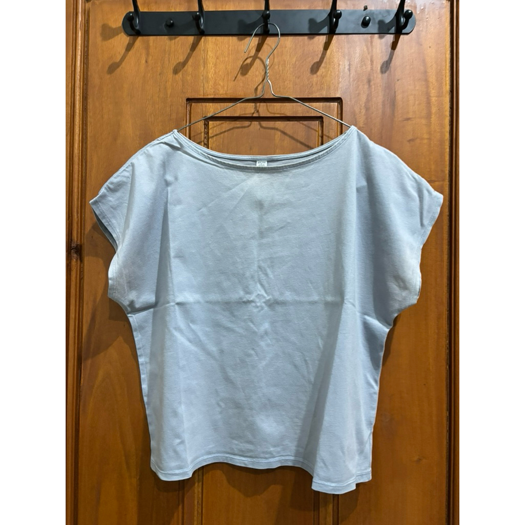 Preloved Original Uniqlo T-shirt for Women - Kaos Uniqlo Wanita