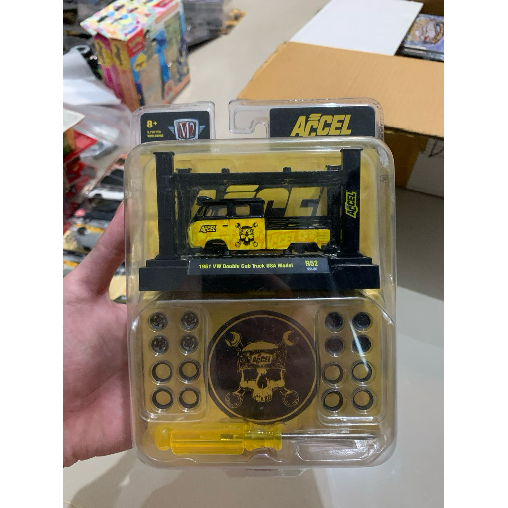 M2 Machines 1961 VW Double Cab Truck USA Model (Chase)a