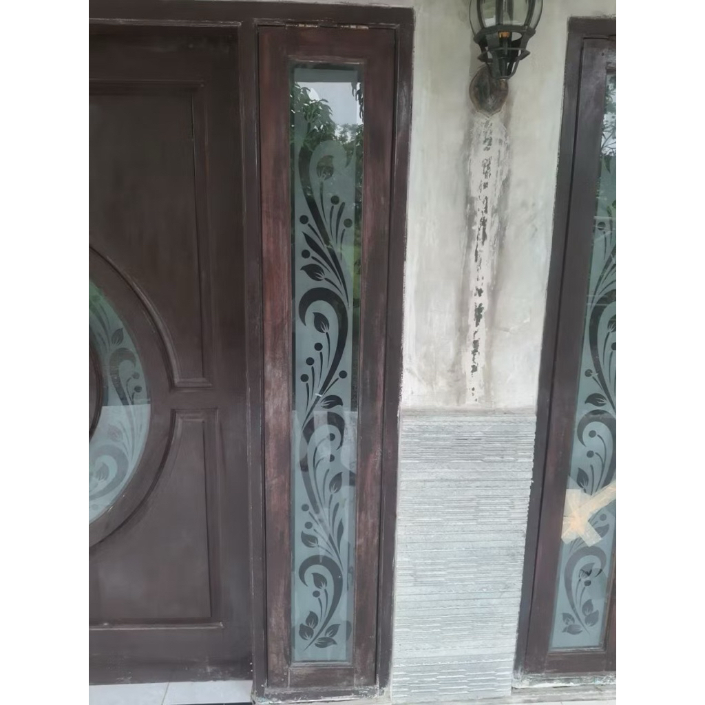 jendela kaca ukir bahan jati