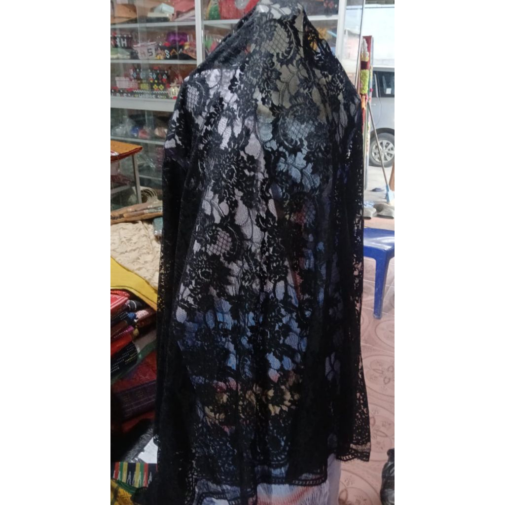 Brokat Hitam untuk bahan membuat Kebaya