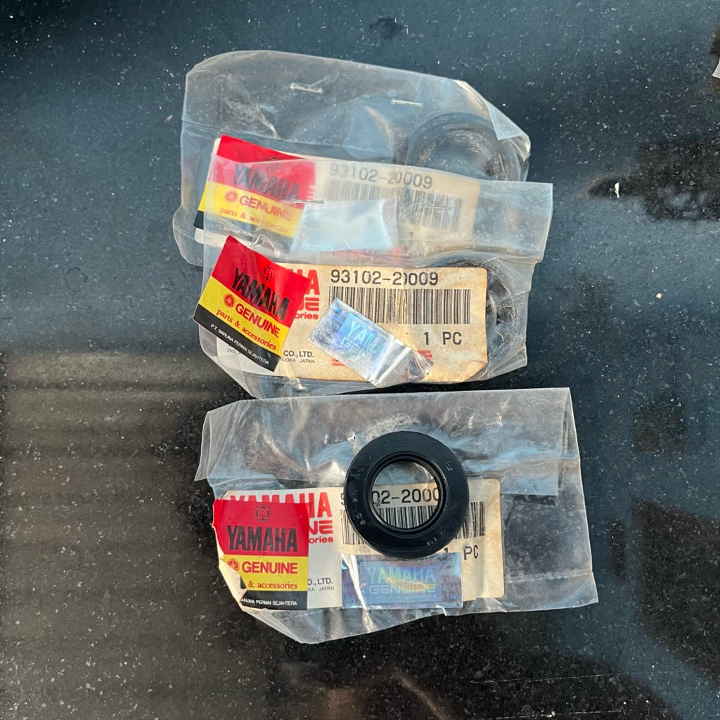 seal sil kruk as kiri magnet Yamaha V75 V80 Original Nos 93102-20009
