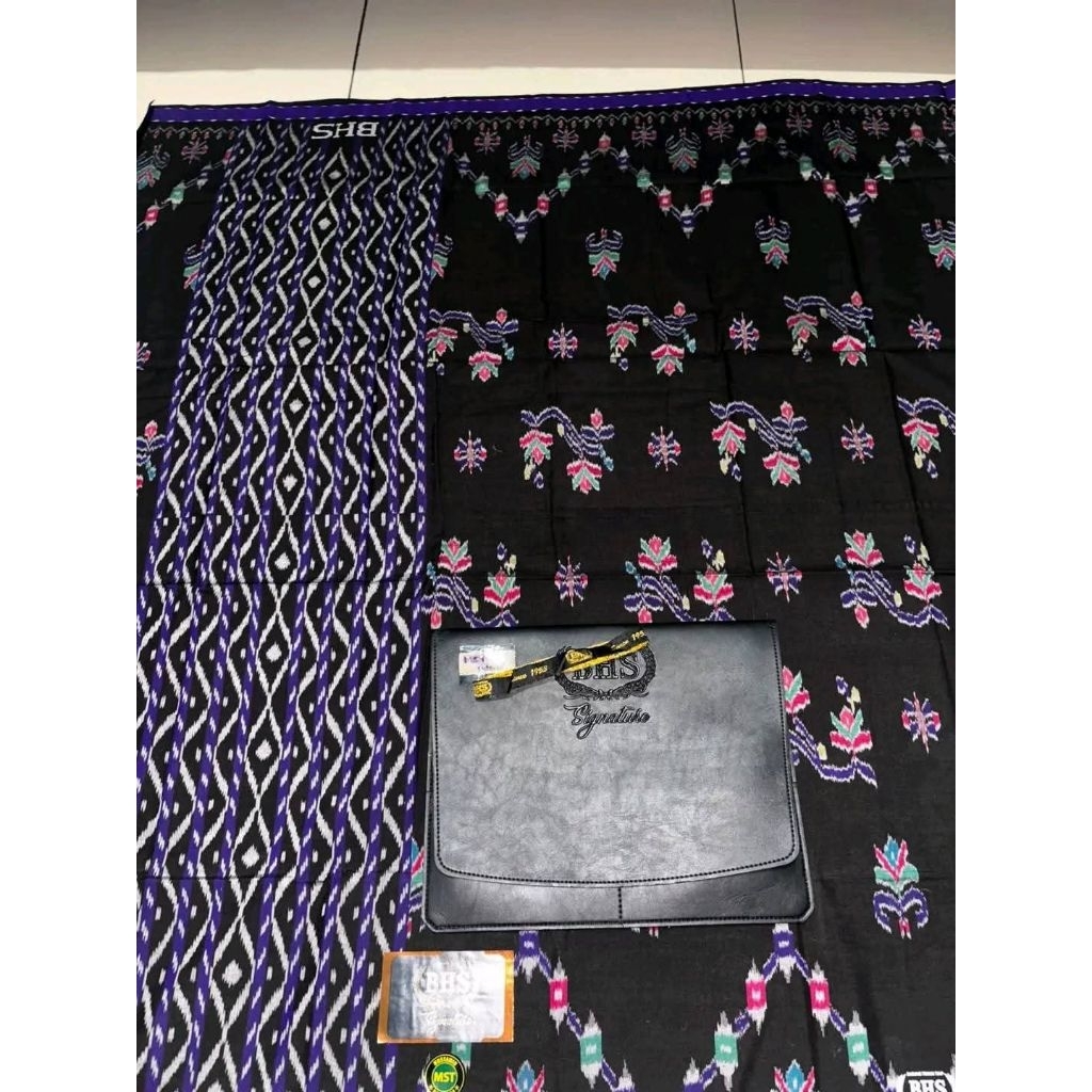 SARUNG BHS MST SIGNATURE GOLD