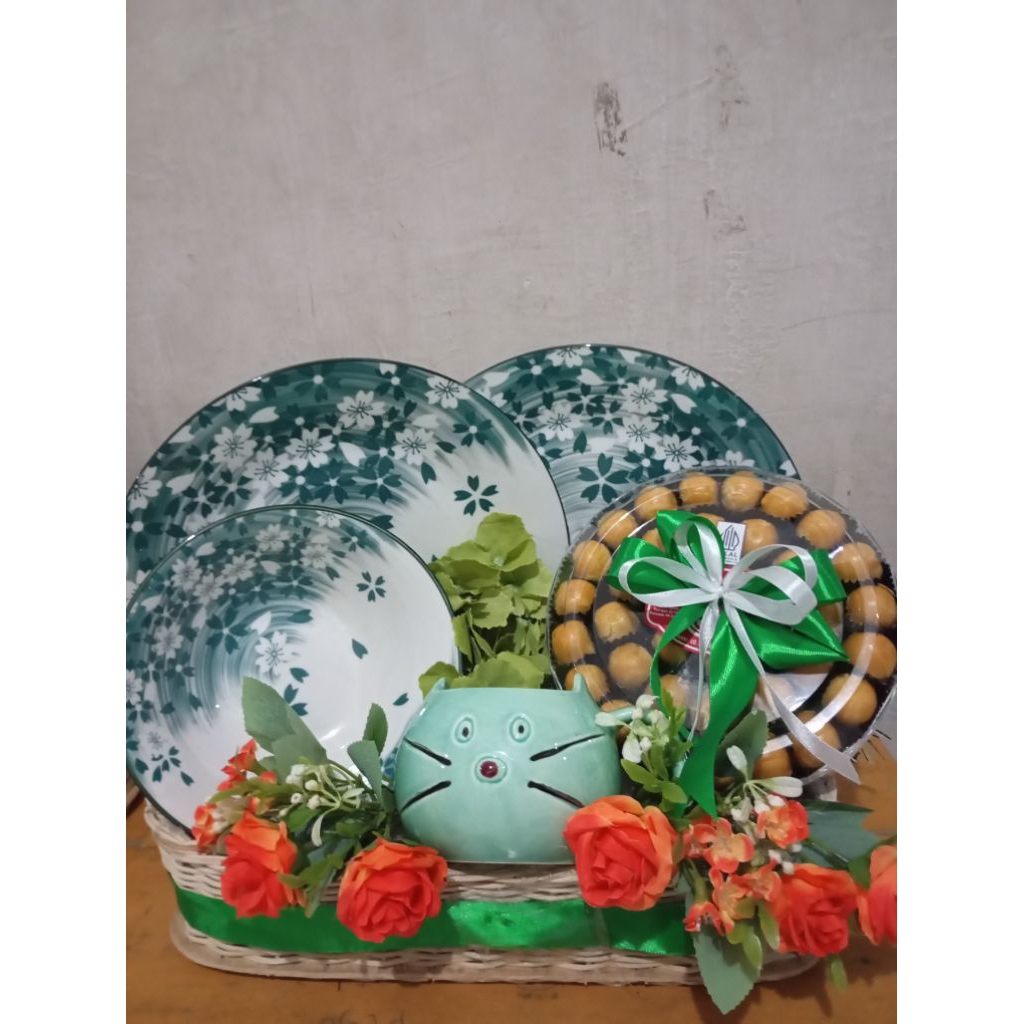 PARCEL LEBARAN PIRING DAN KUE