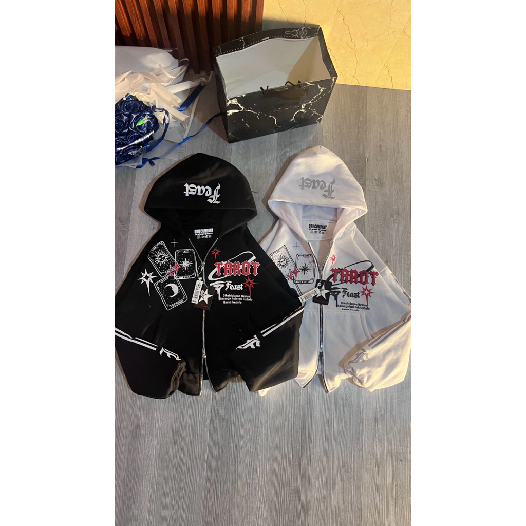 PRELOVED HOODIE TAROT