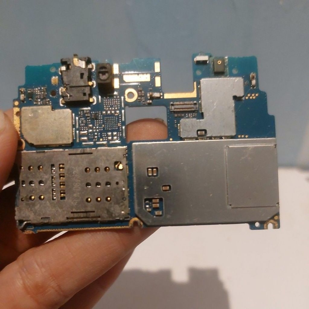 mesin hp  xiomi redmi not 4 ram 4gb original gambling aja masih hidup atau tidak saya ga tau