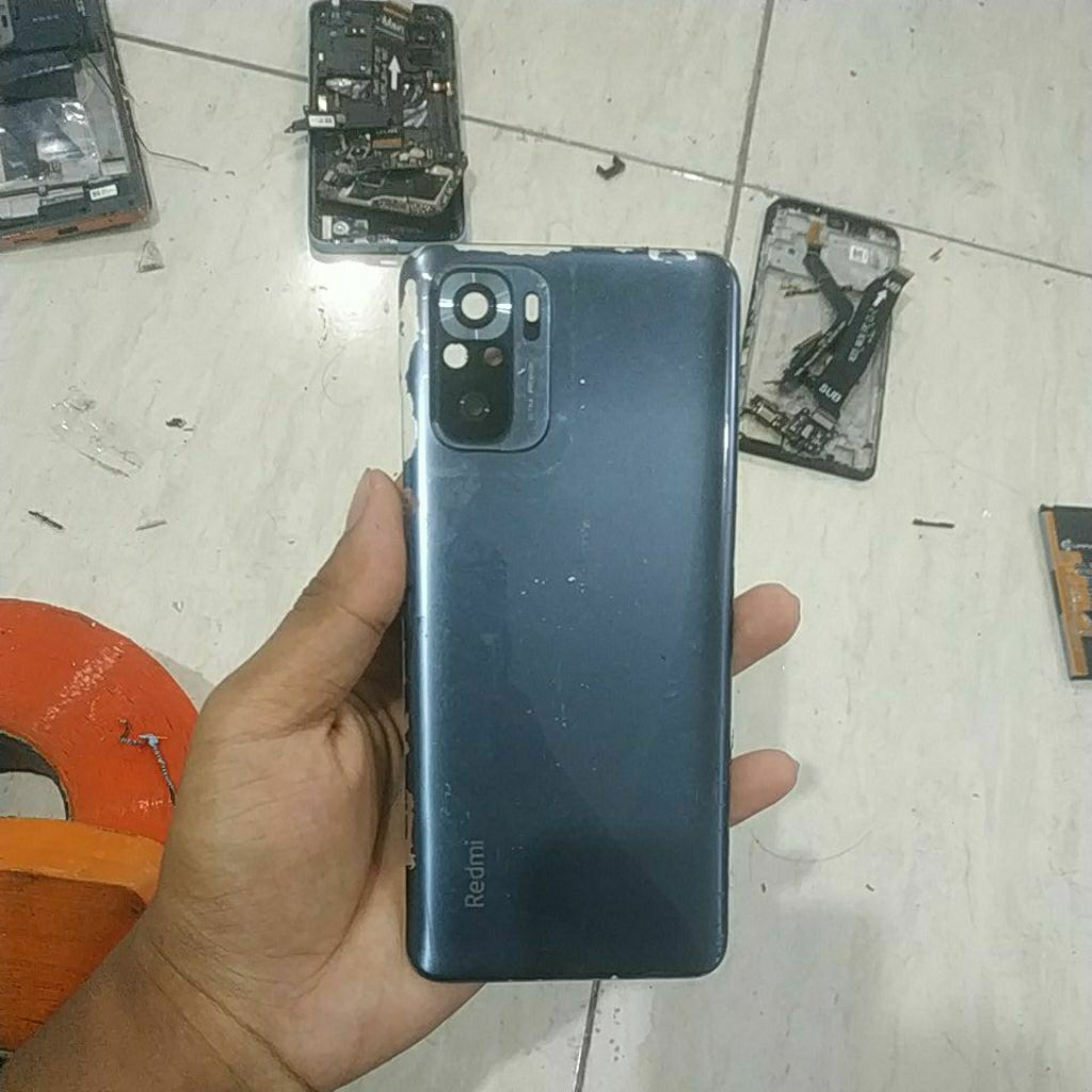 backdoor bekas ori Redmi note 10s, minus tempat kamera coel