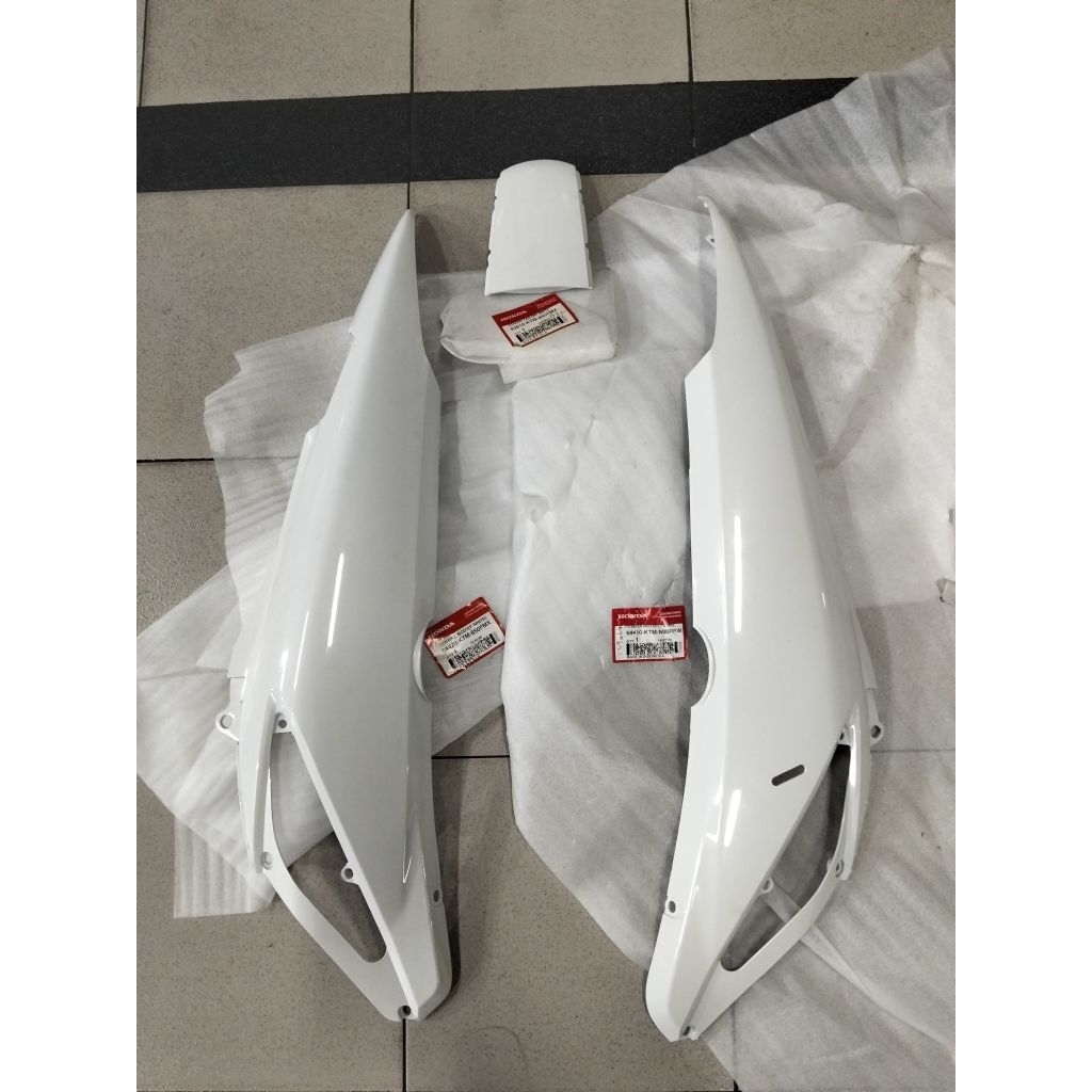 Cover body kanan dan kiri plus sambungan body belakang untuk motor Supra x 125cc Old dan Batman disc
