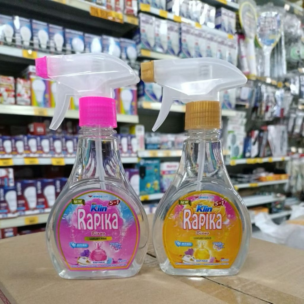 Soklin Rapika Botol Pewangi & Pelicin Pakaian 250ml