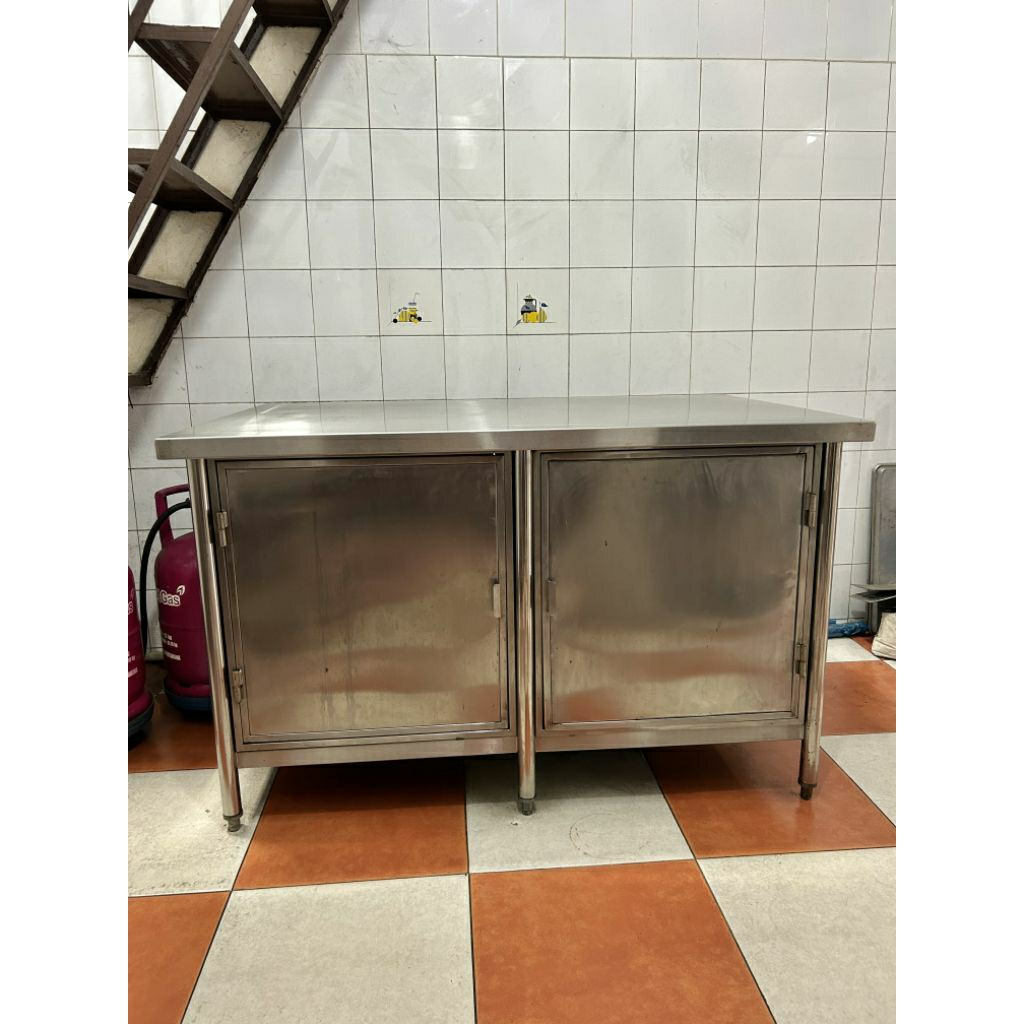 Rak Meja Stainless Steel Dengan Pintu - Oven Dapur Bakery