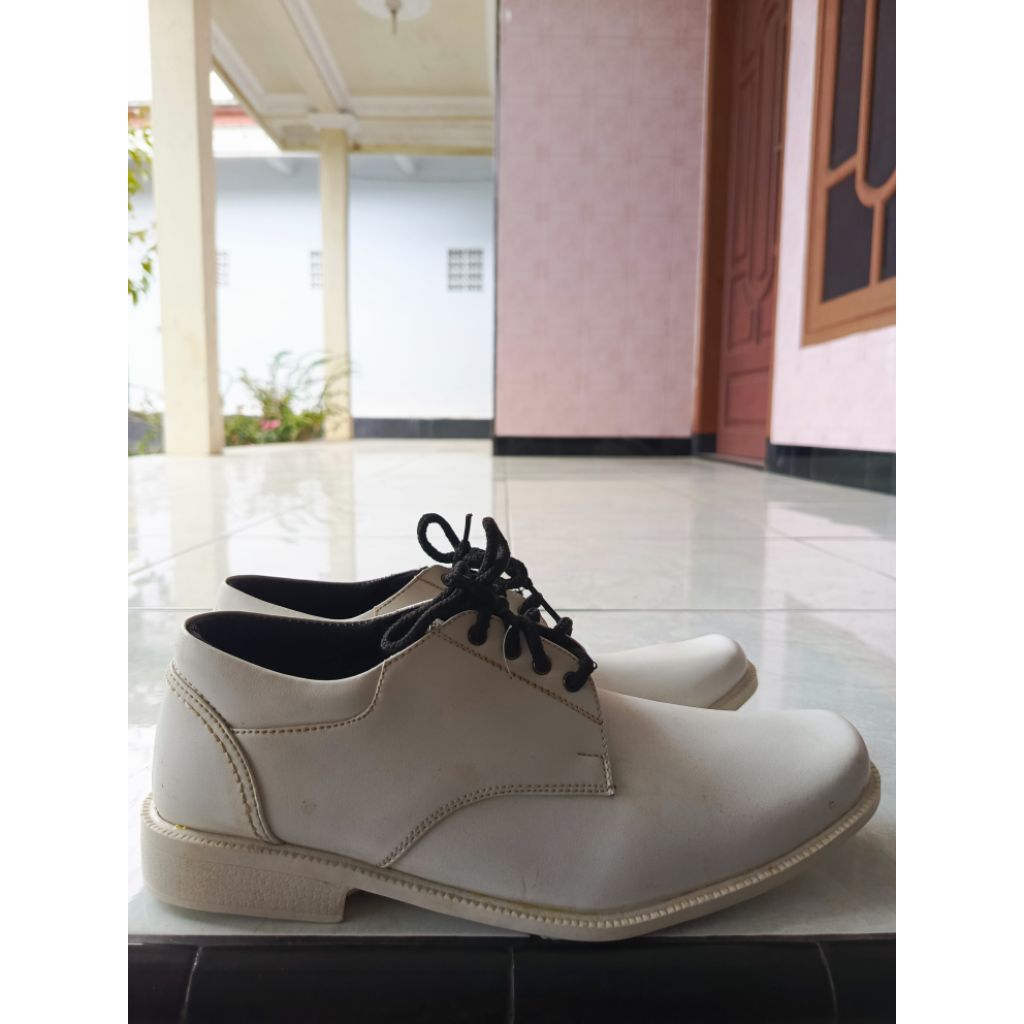 Sepatu Pantofel Putih OGARDO Size 36