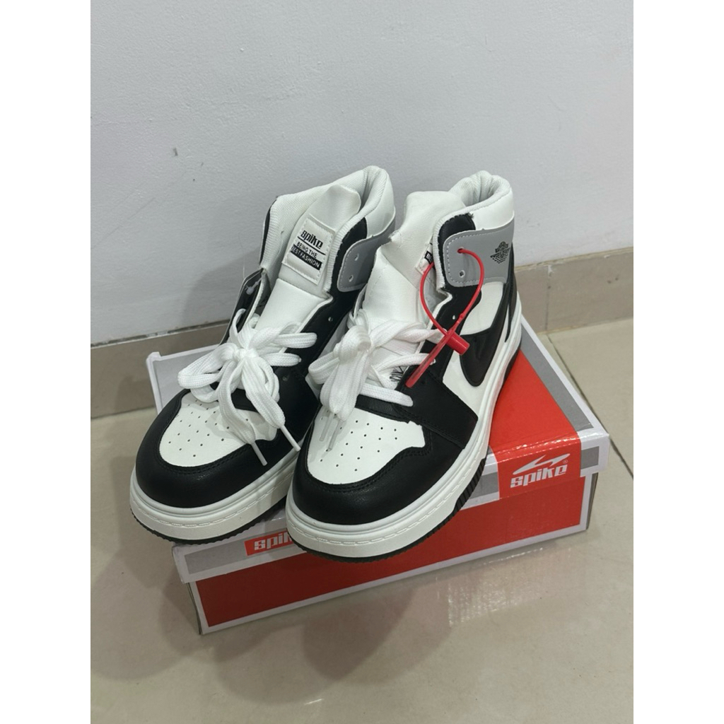 SPIKE Ori Unused New Sepatu Sneakers Hitam Putih cowok nyaman & Anti Slip