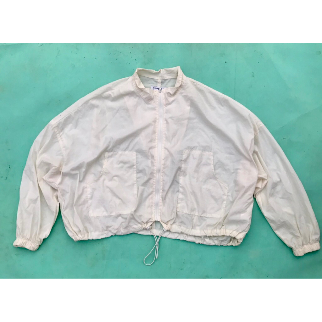 Jaket Running Wanita Putih Crop