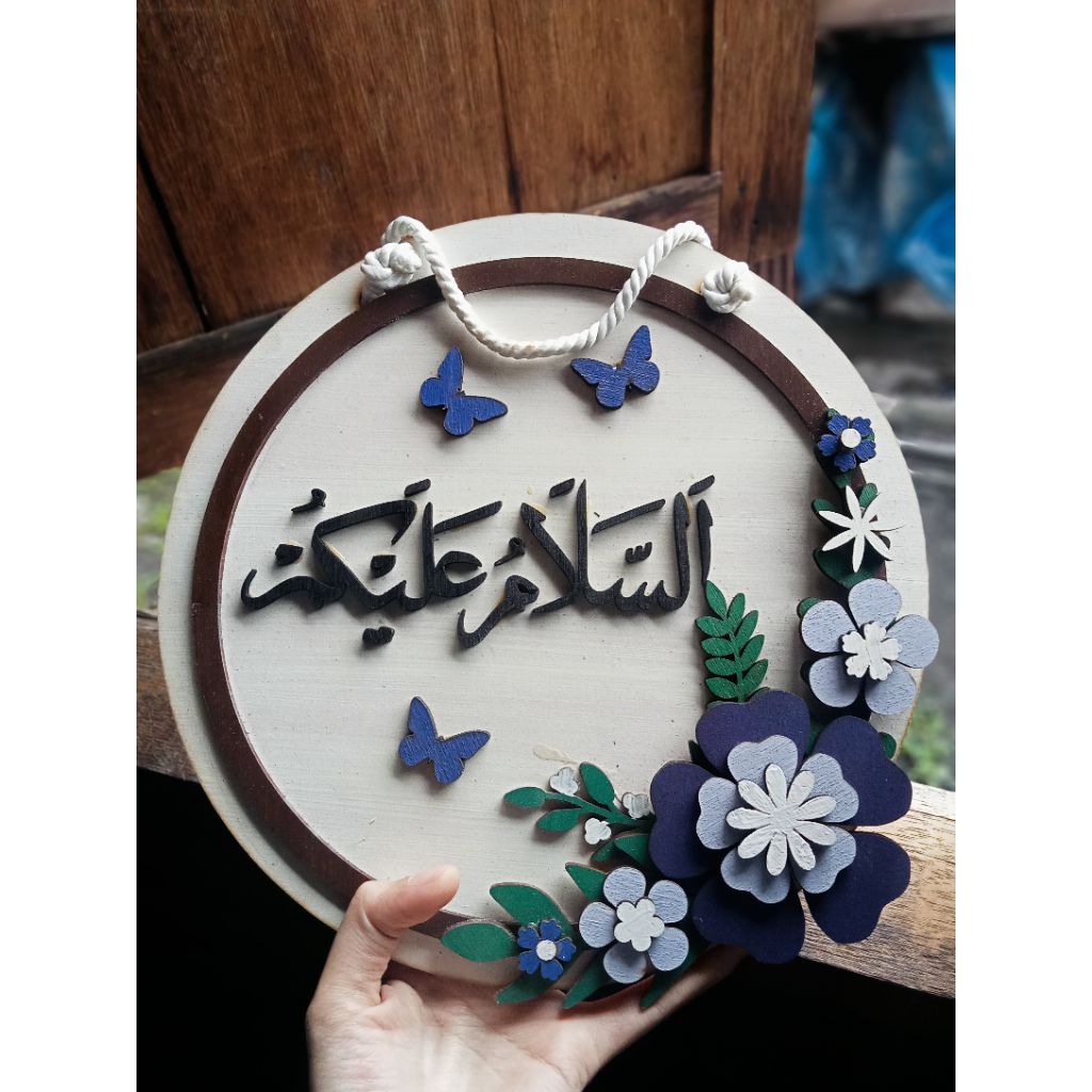 gantungan pintu "Assalamualaikum"tulisan kaligrafi motif bunga