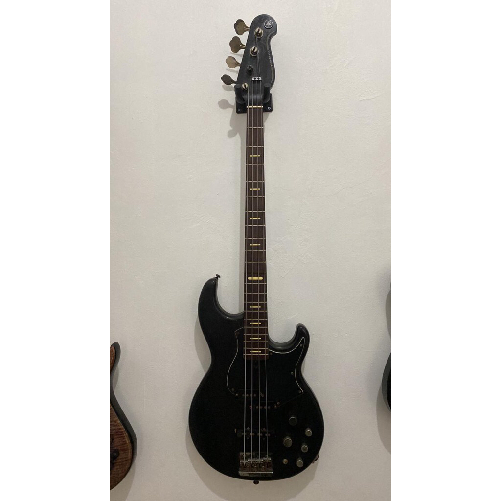 Bass yamaha bb734