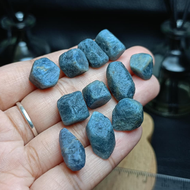 Natural Blue Sapphire rough (3)