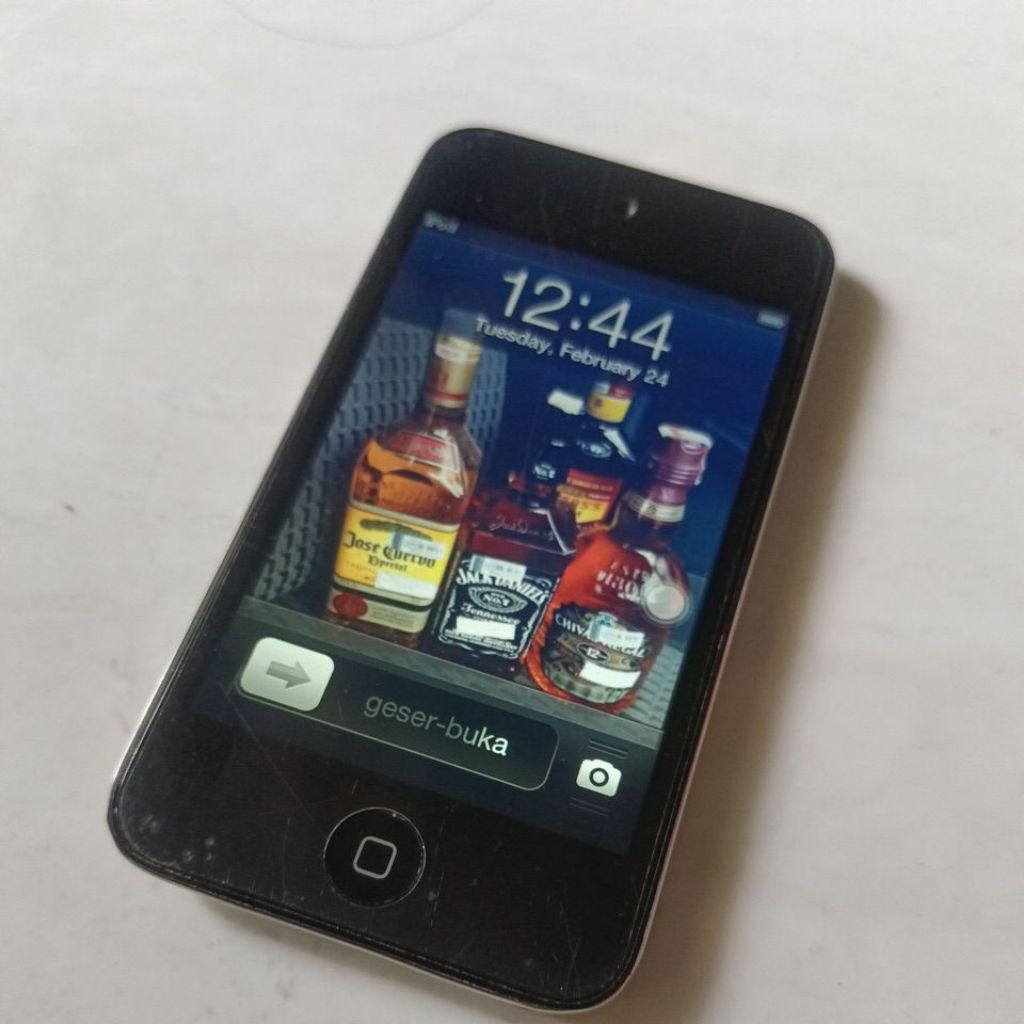IPOD TOUCH 4 32GB