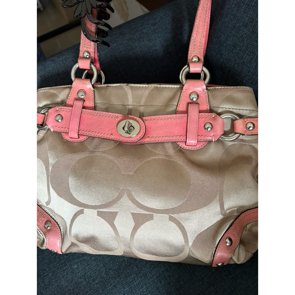 coach vintage shoulder bag pink