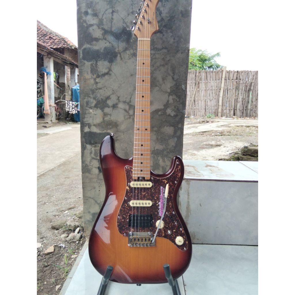 Gitar Crafter crema original