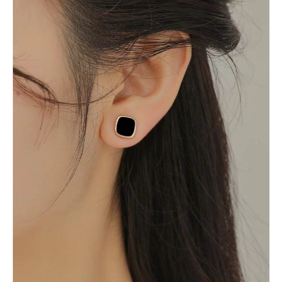 (93) Anting Tusuk Wanita Titanium Kotak Hitam Elegan SA31