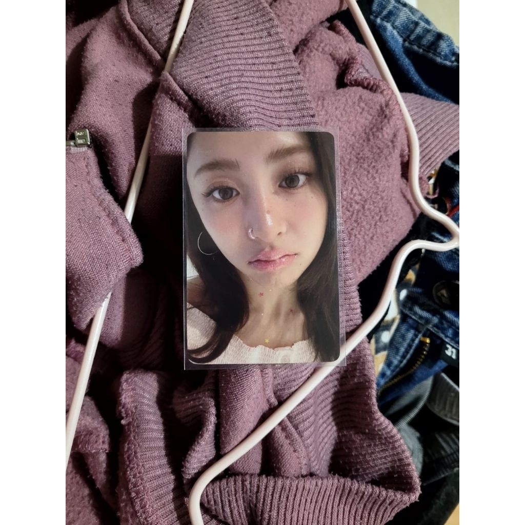 Photocard official Yunjin egg pob