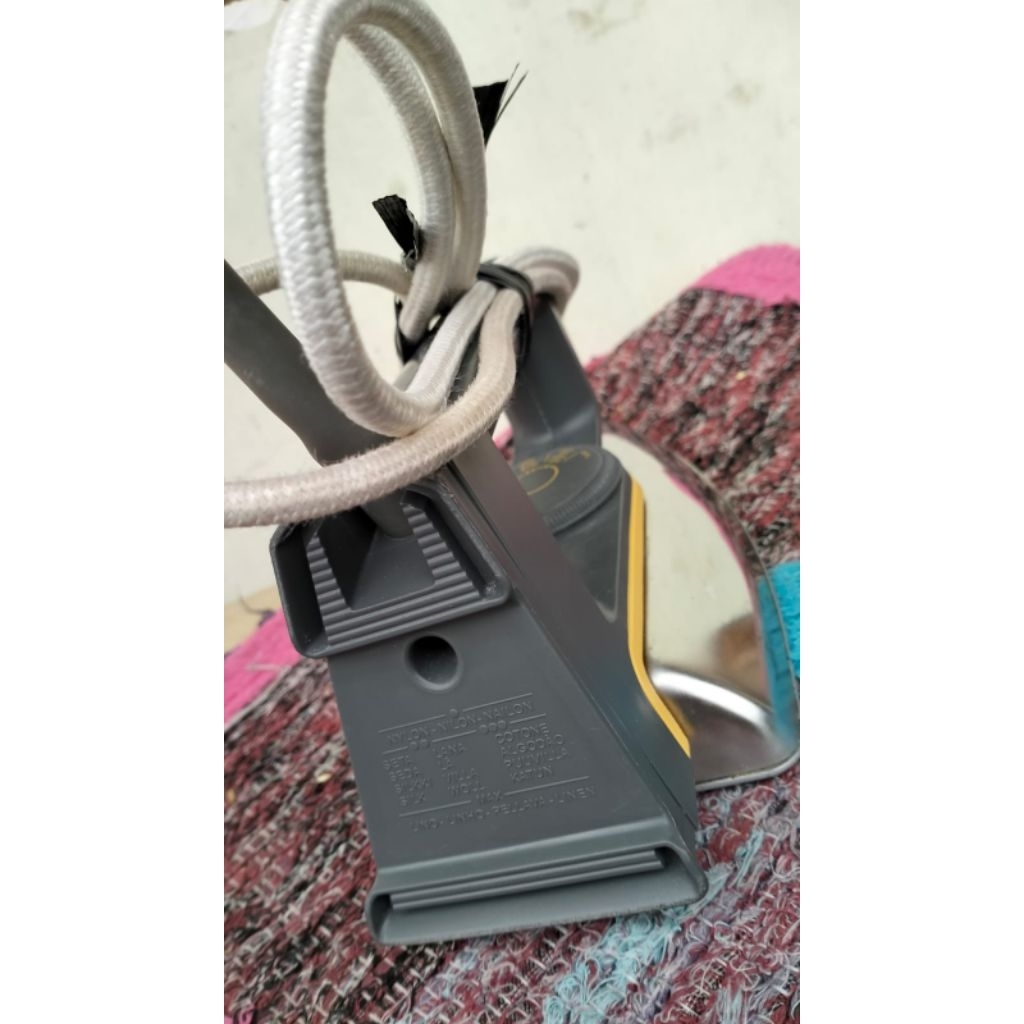 setrika philips tipe HD1172 bekas