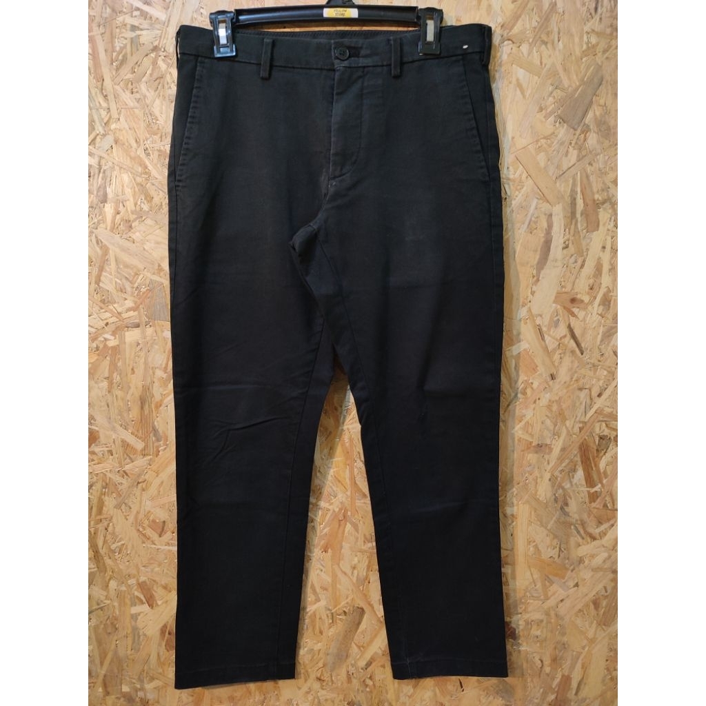 celana uniqlo hitam