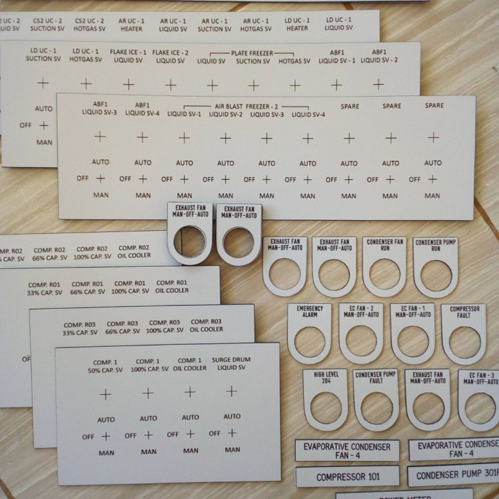 Solusi Metal|Nameplate Panel Gravoply Custom|Label Grafir Laser Engrave|Tag Nama Mesin Listrik Cavas