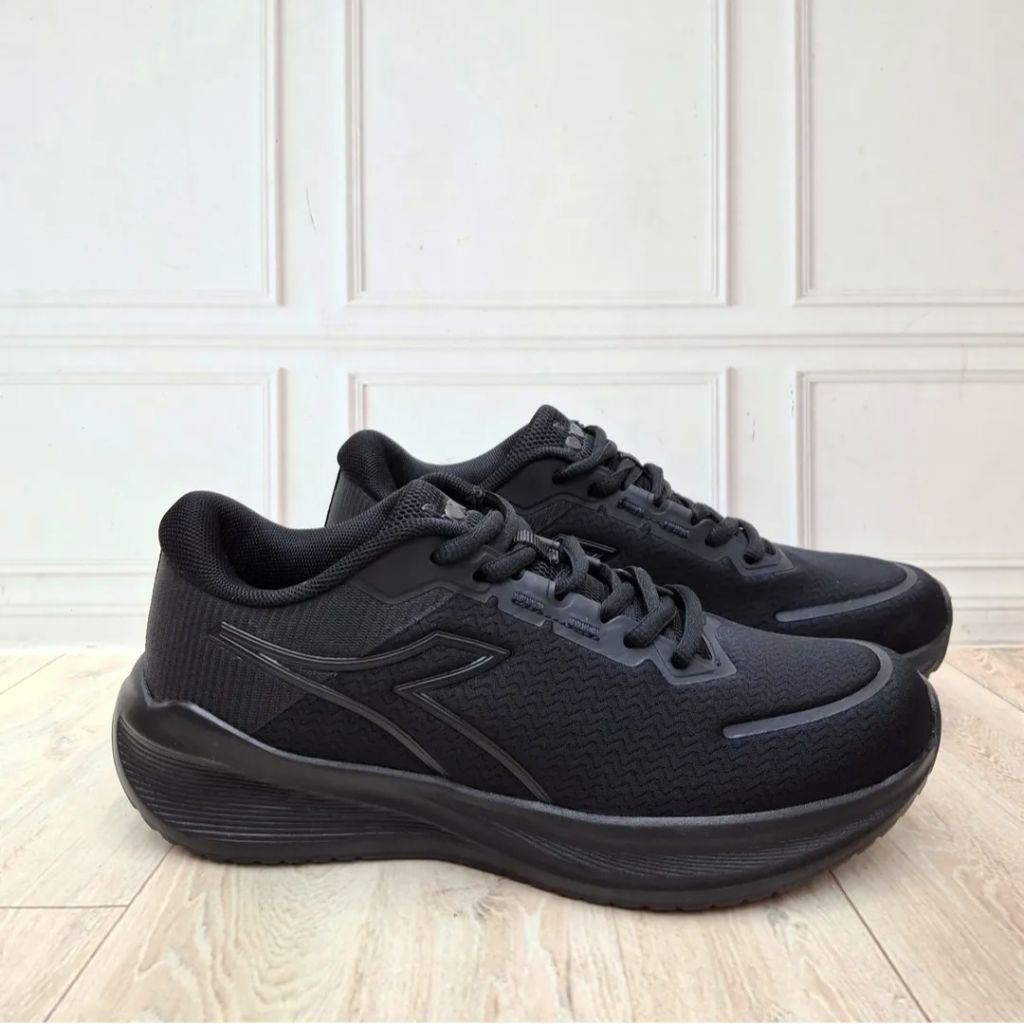 Sepatu Full Black Mono Black Full Hitam DIADORA Norah 100% Original Resmi (Size 36 38)