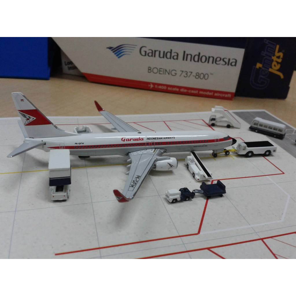 Diecast Pesawat - Garuda Indonesia retro livery.. brand logo 1961-1969 on Boeing 737-8U3(WL) rego PK