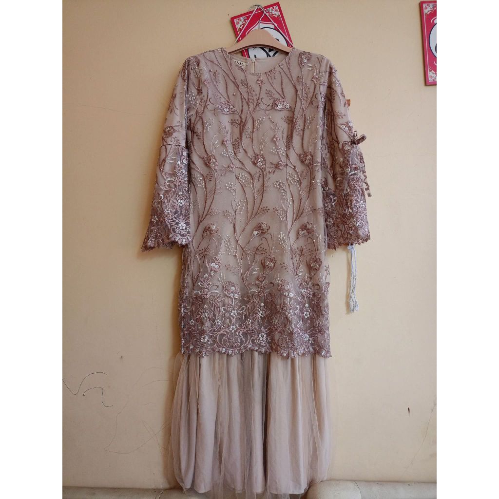 gamis brukat coklat