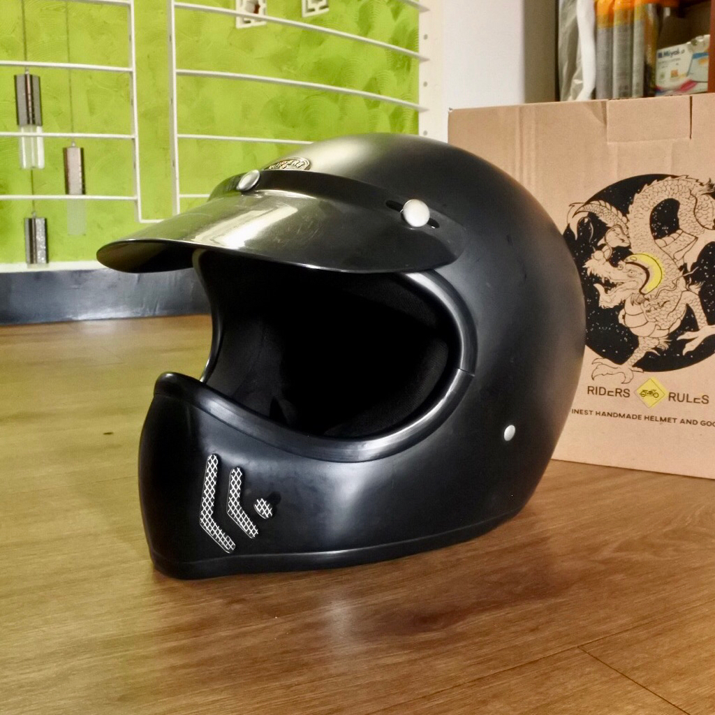 Riders and Rules Helm Comando Free Visor & Caps