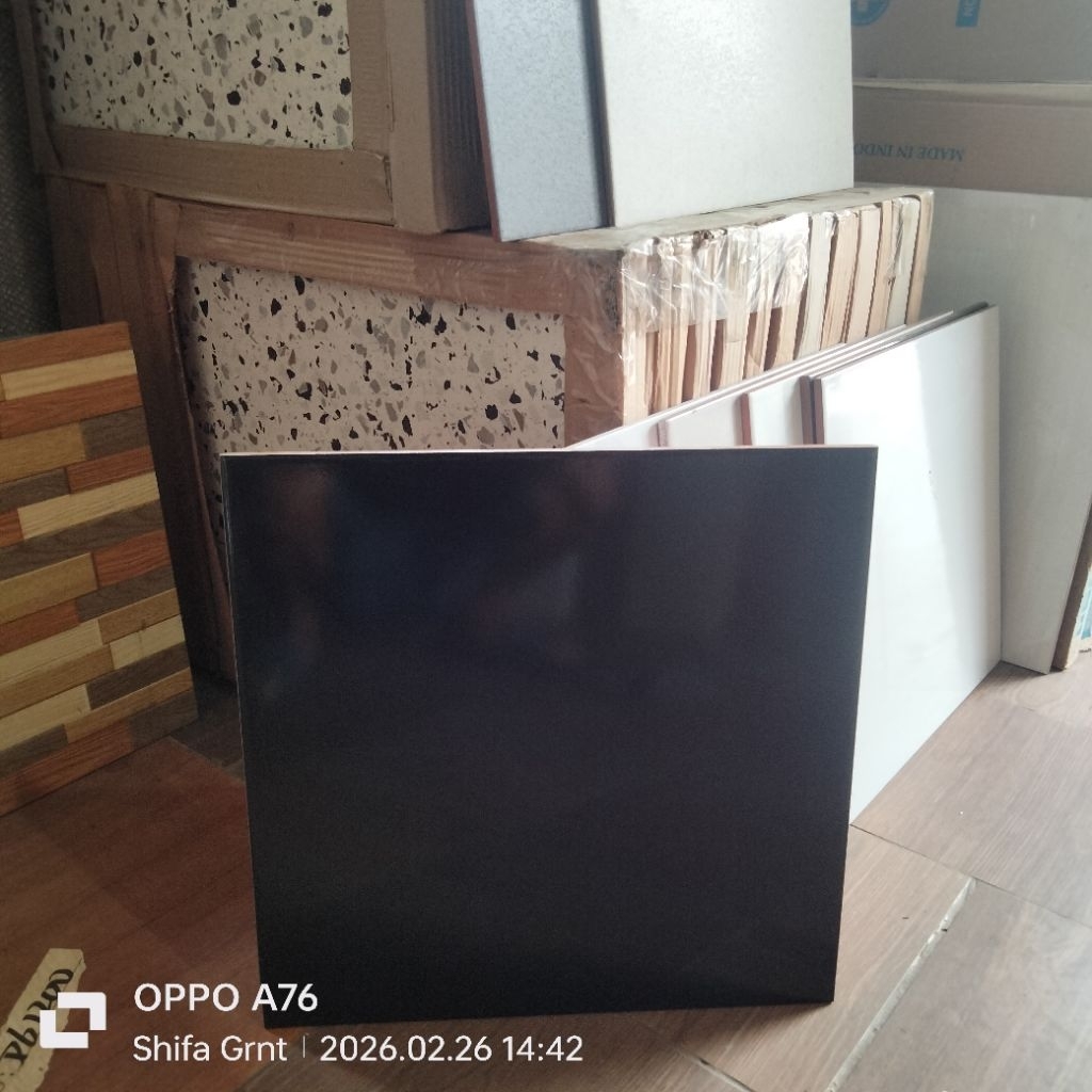 Keramik lantai 40x40.Charcoal Black/Mulia tile