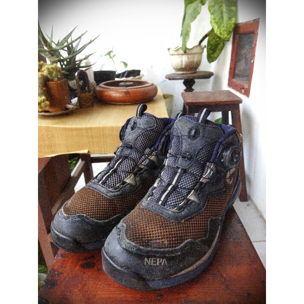sepatu outdoor boa system seken brand Nepa sz 41