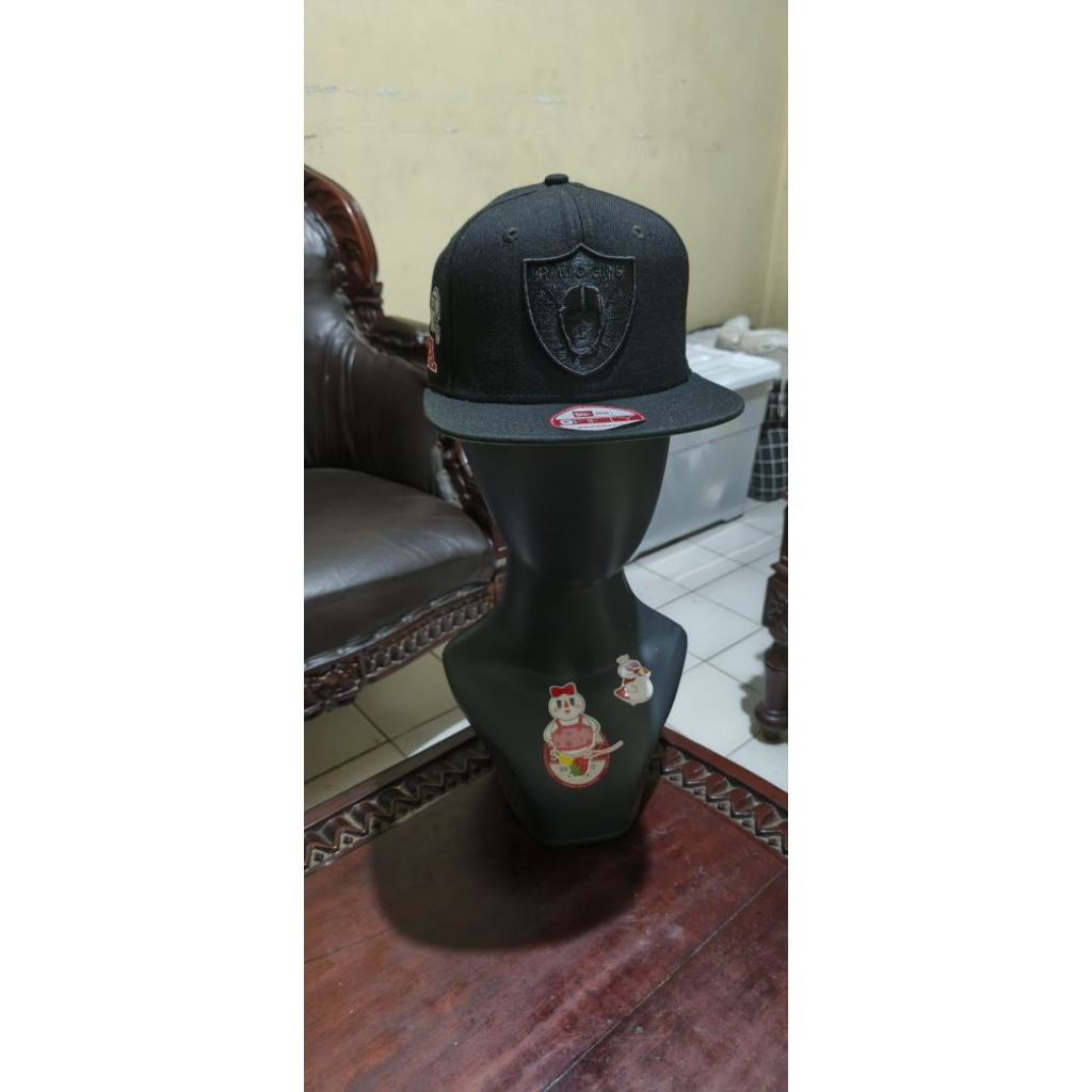 TOPI SNAPBACK RAIDERS NEW ERA ORIGINAL BLACK ON BLACK 3 CHAMPIONS