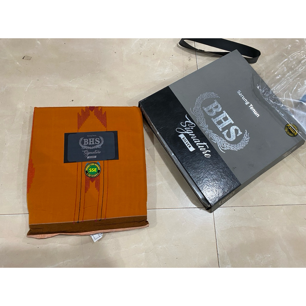 Sarung BHS Signature SSE warna oranye songket special