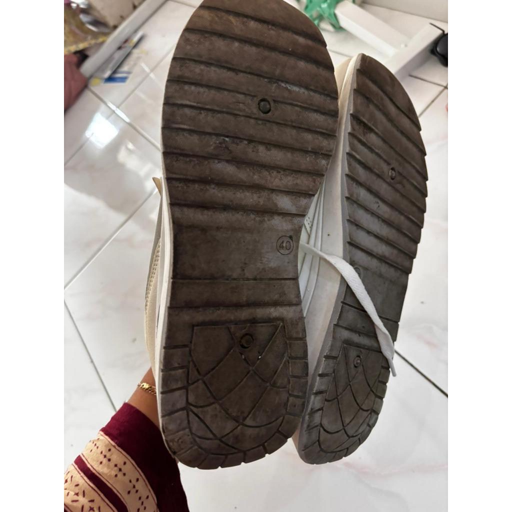 [PRELOVED] SEPATU GIFLY size 40 putih