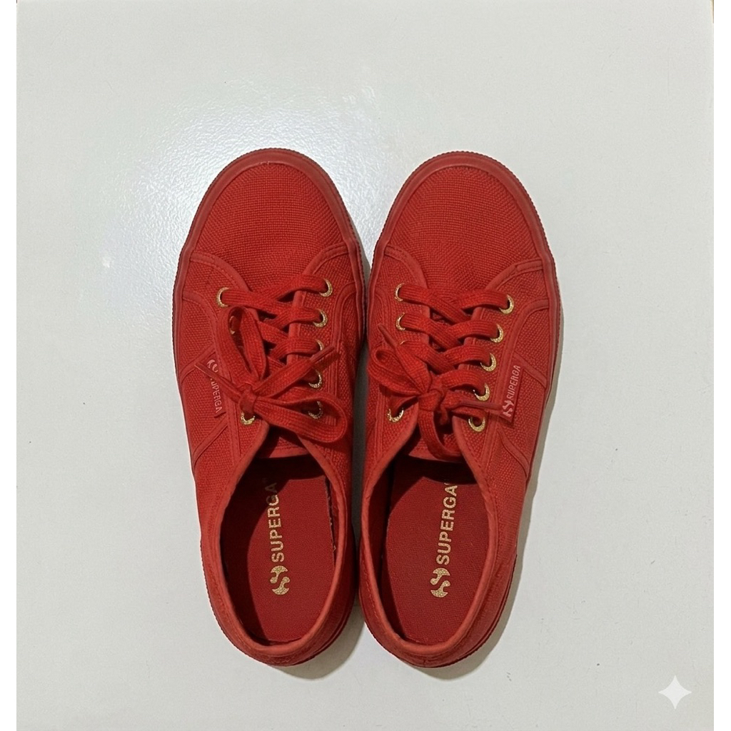 sepatu superga