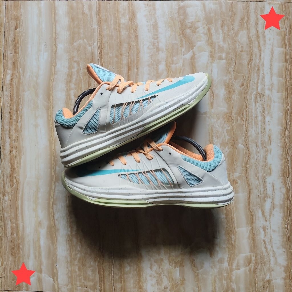 Sepatu Basket Hyperdunk Low size 45