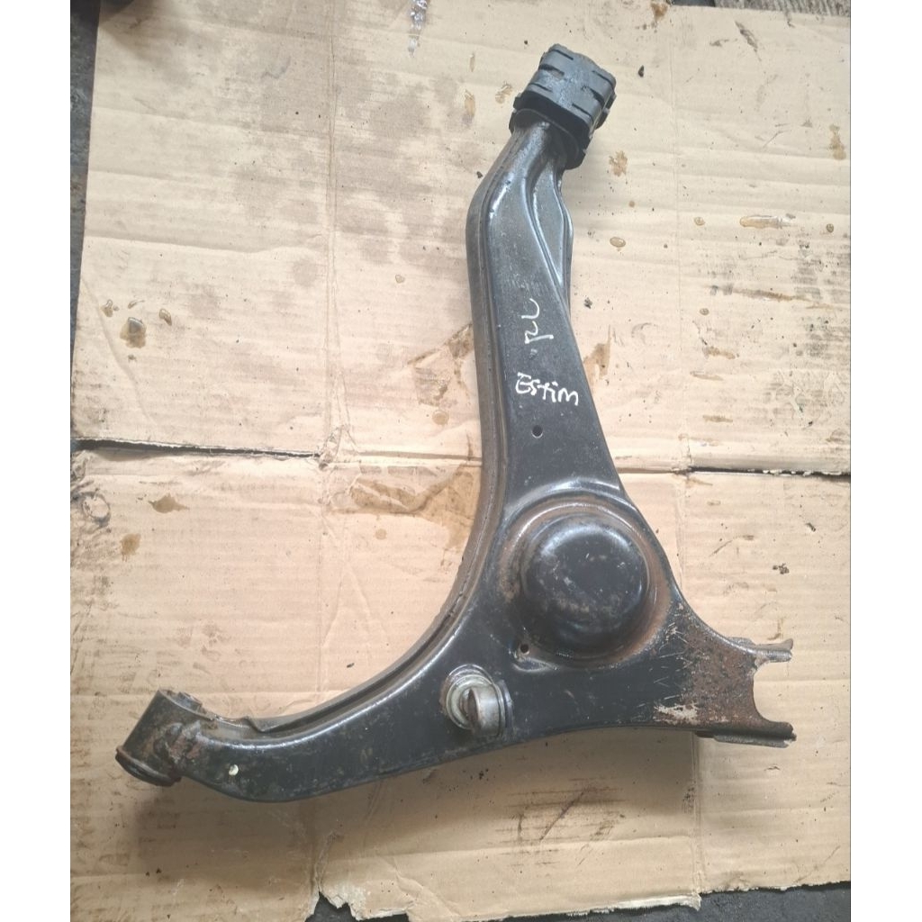 lower arm sayap belakang bagian kiri suzuki esteem suzuki amenity