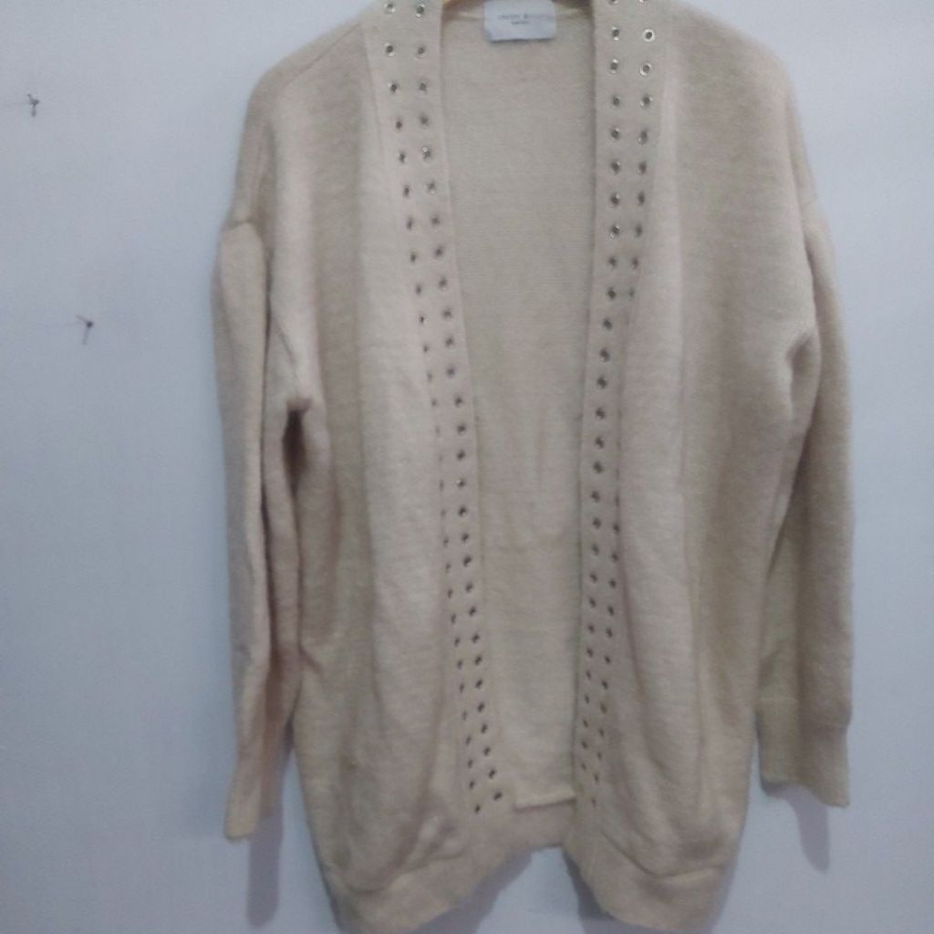 Atasan Cardigan Wanita Bahan Rajut dg aksen rivet dan lengan balon saku kanan kiri cantik elegan war