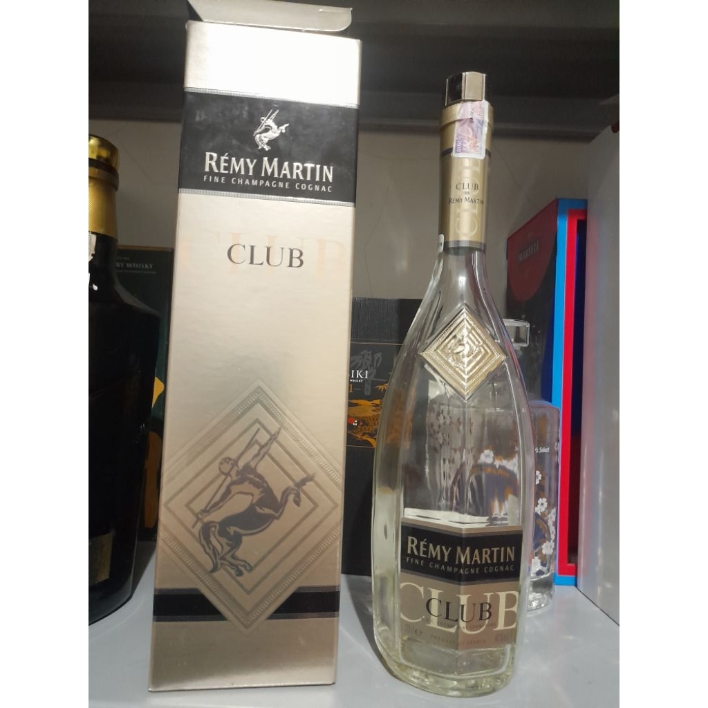 botol kosong bekas remymartin