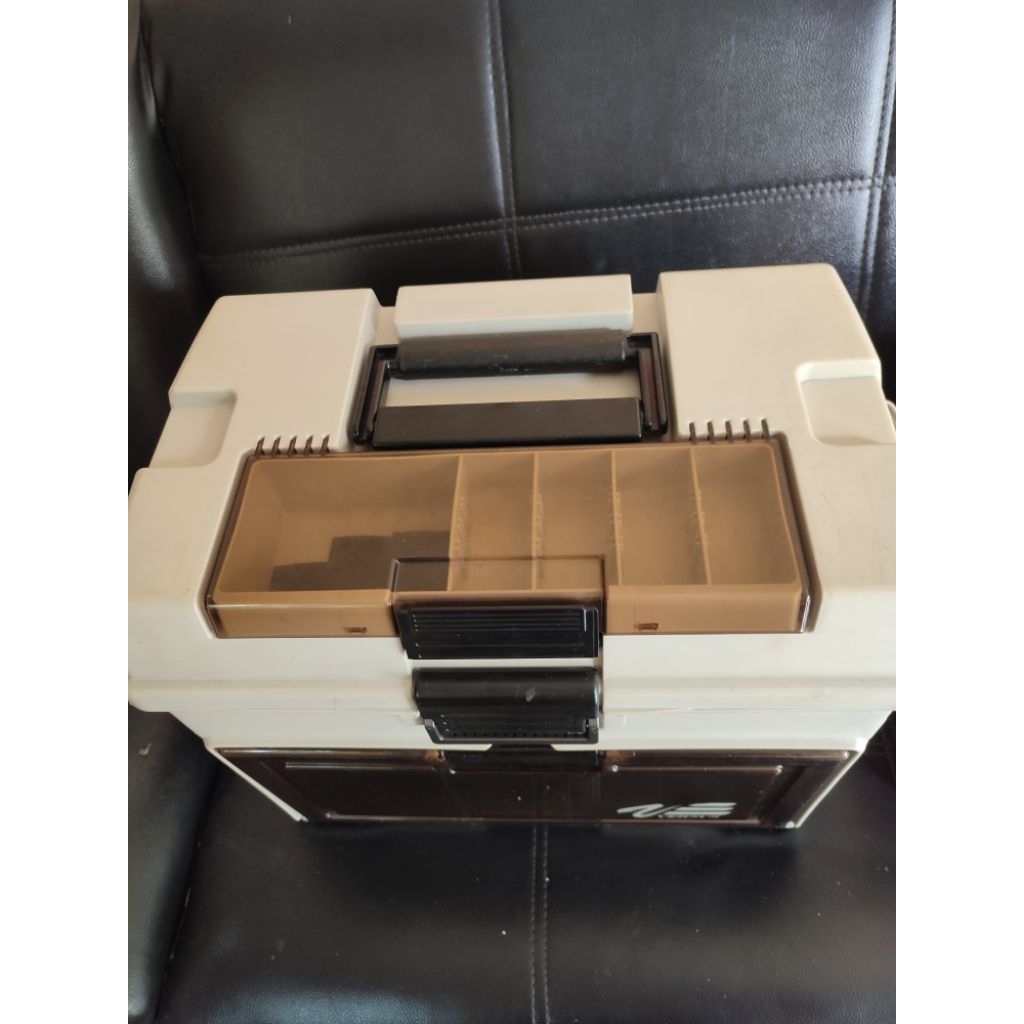 Box versus 8050 putih limited