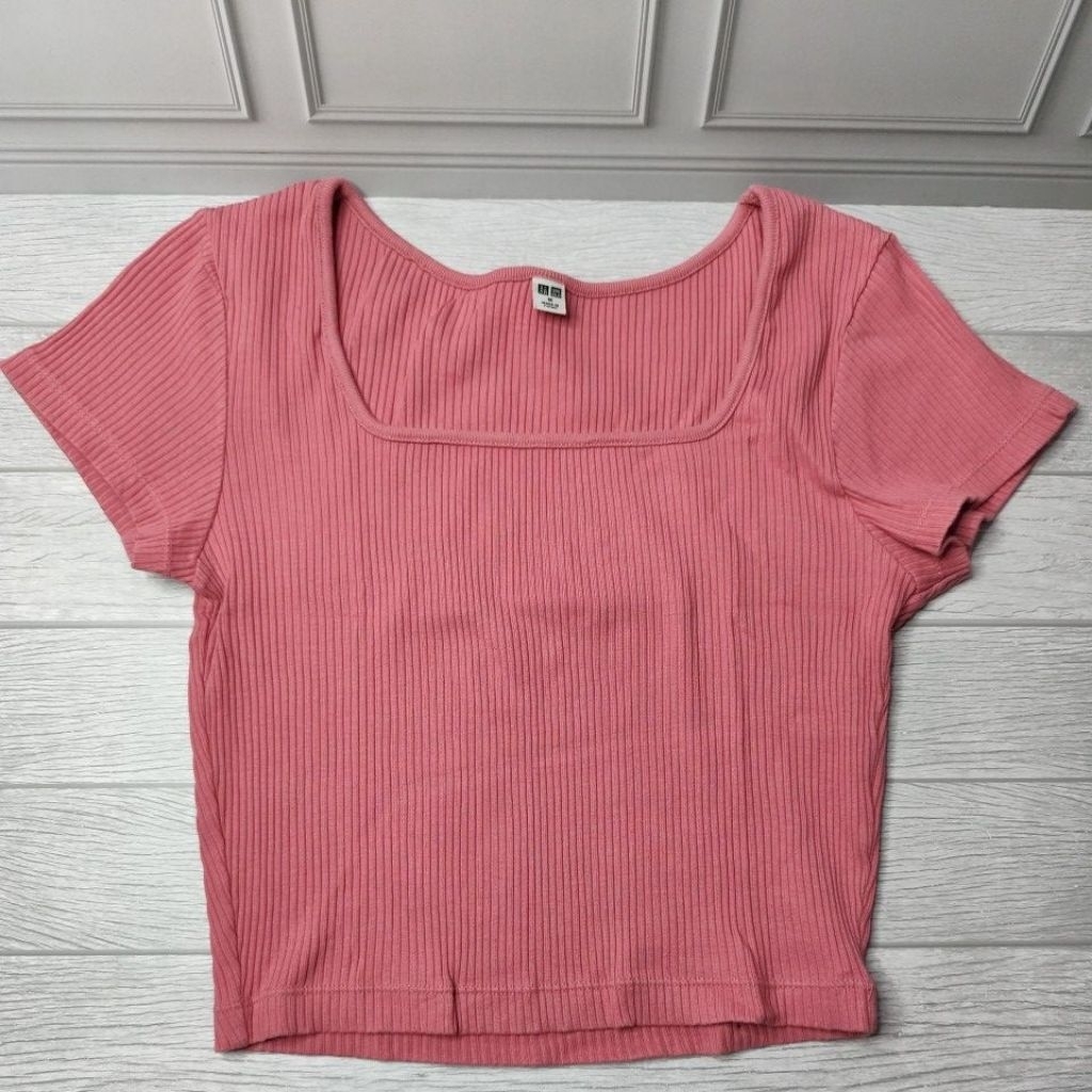 crop uni crop leher petak crop pink uniqlo crop uniqlo pink crop knit pink crop knit uni size m