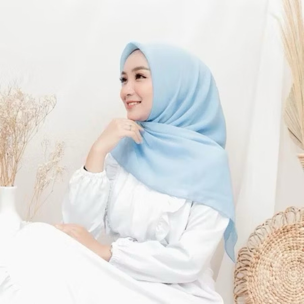 Hijab Segi Empat Bella Square Baby Blue