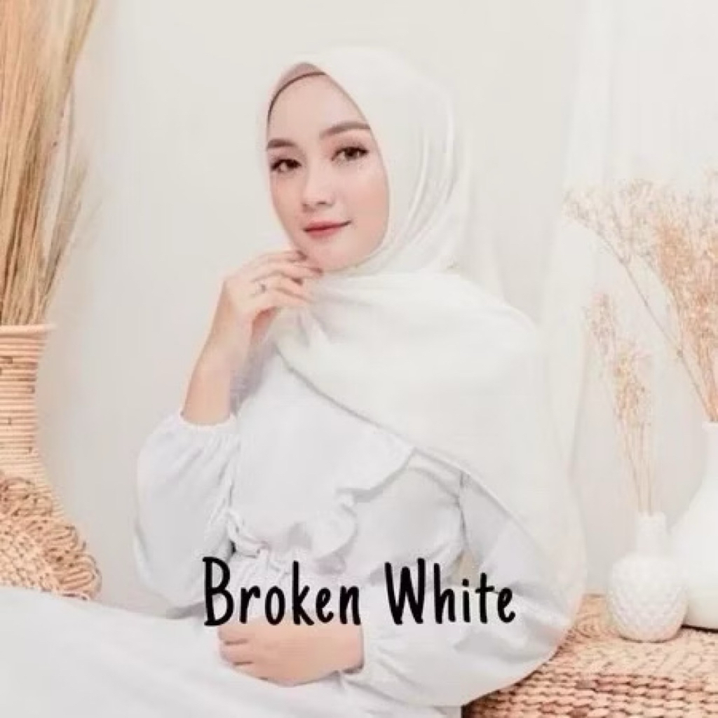 Hijab Segi Empat Bella Square Broken White