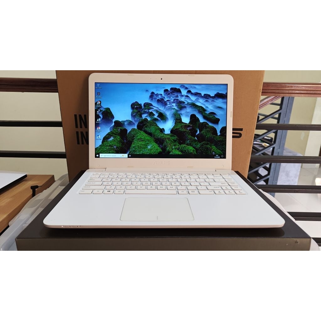 Laptop ASUS VivoBook E402YA AMD E2 14 Inch