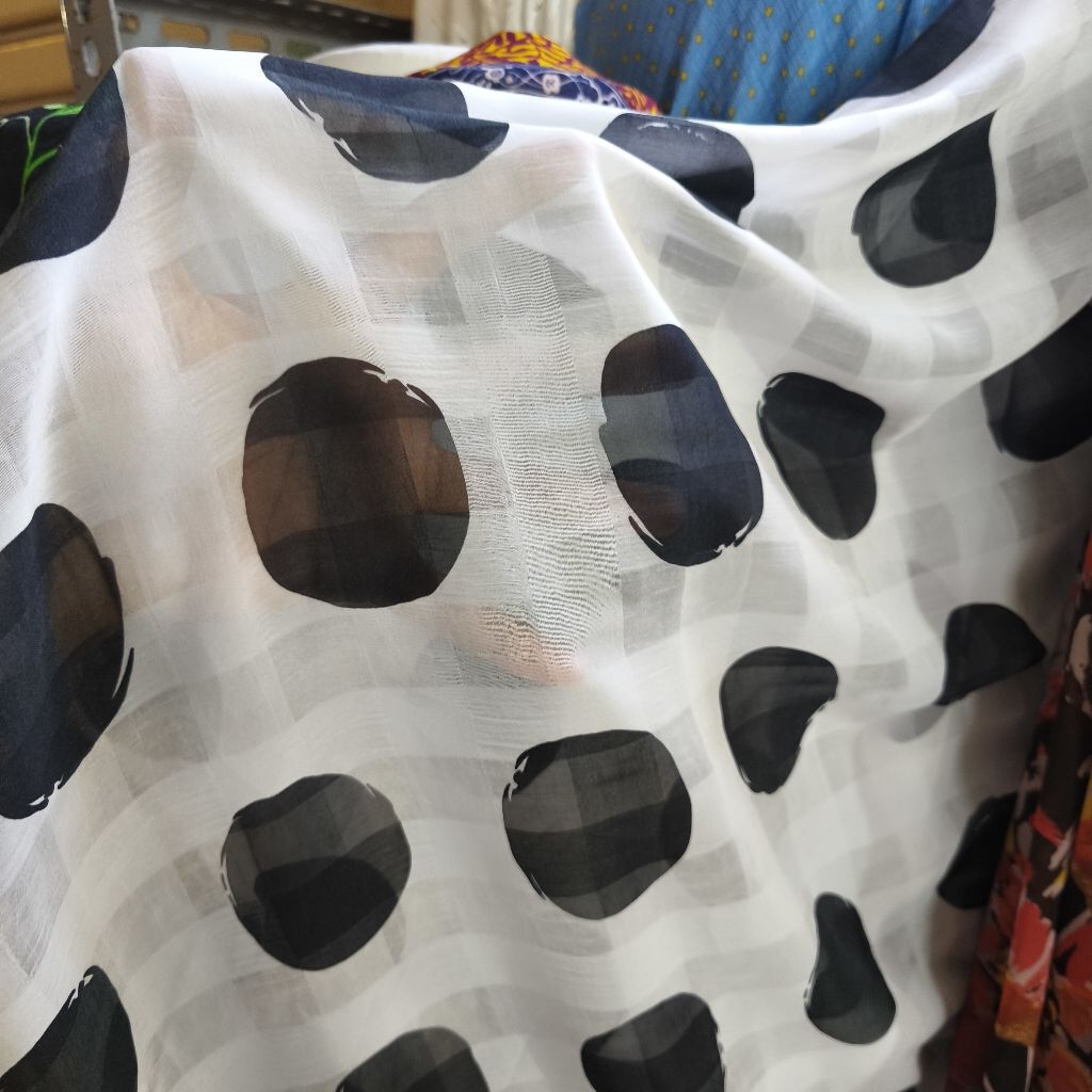 Kain Sifon Dobby Motif Polkadot Besar – Bahan Jatuh, Lembut, Adem, Elegan untuk Gamis, Dress, Blouse