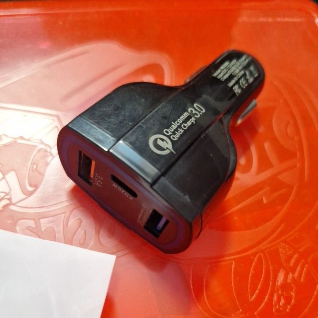 car charger 3 usb interface 3.0 output normal bekas pakai