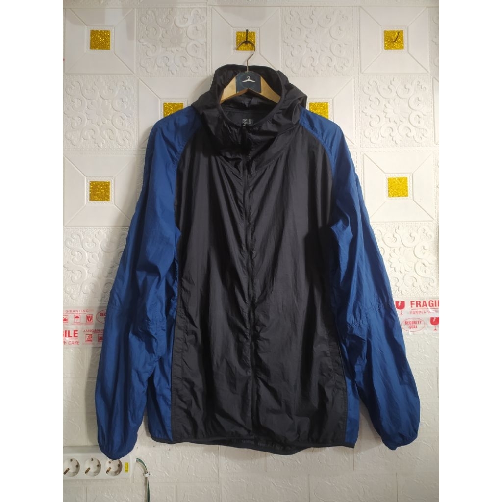 jaket running UNIQLo lighweight