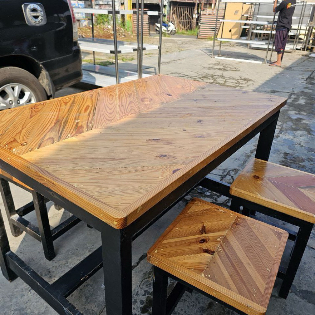 Meja Cafe Set Bekas 4 Kursi